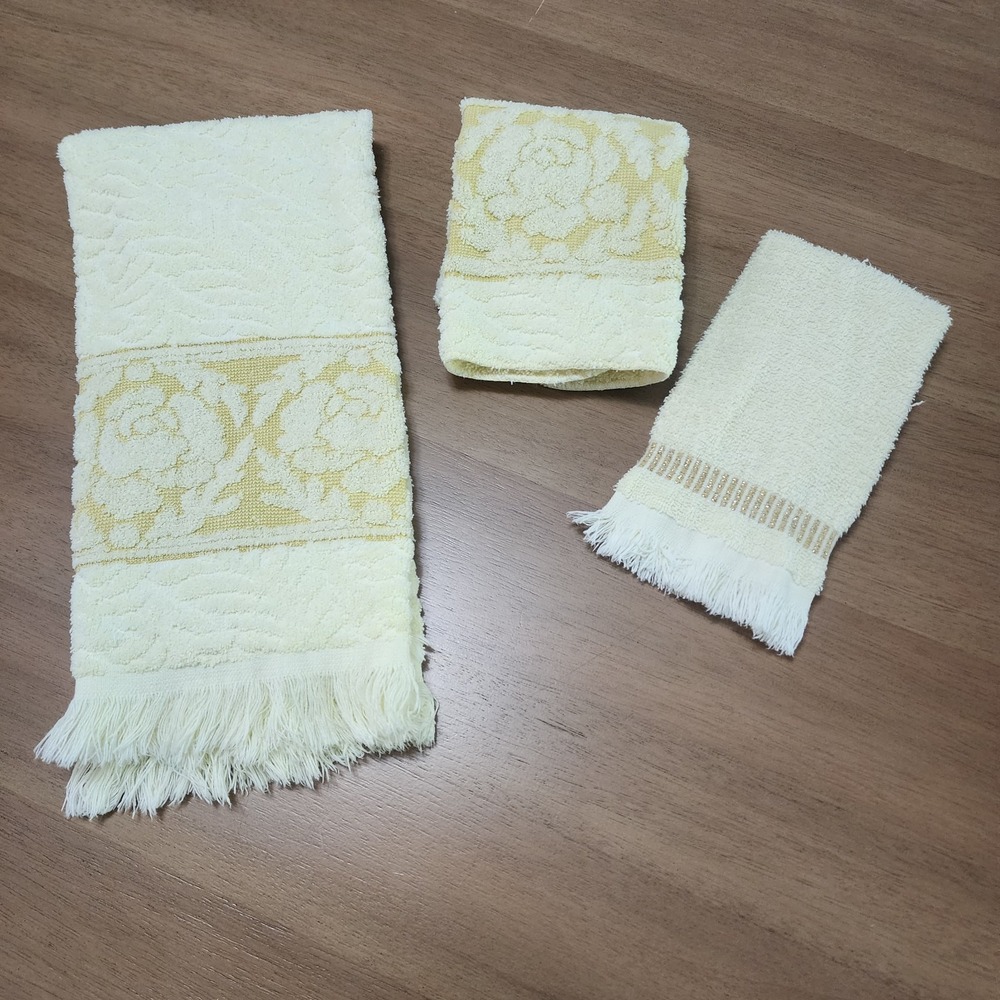 Vintage Yellow Cannon Royal Family Rose Hand Towel And Wahcloth Set